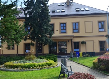 Zateplení budovy Úřadu městské části Praha 16 a rekonstrukce střešního pláště