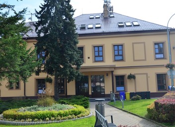 Zateplení budovy Úřadu městské části Praha 16 a rekonstrukce střešního pláště