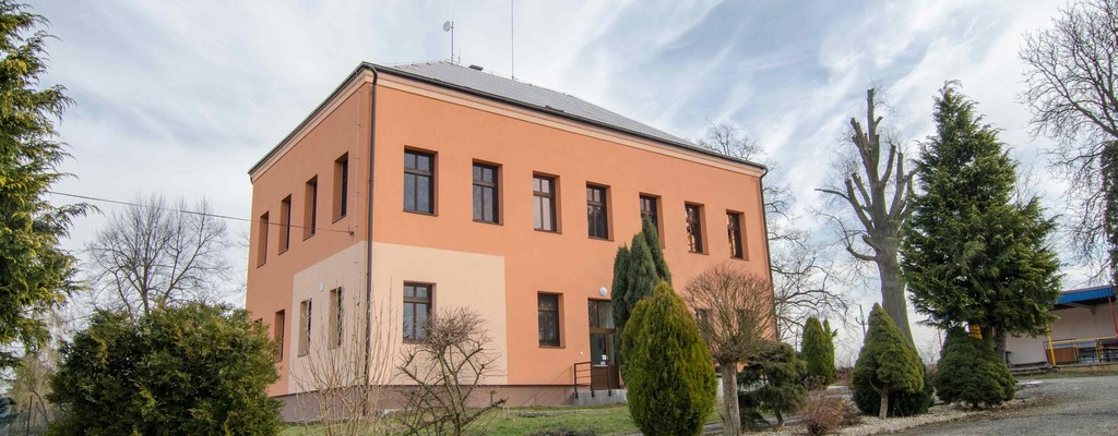  ​Kacákova Lhota, obecní úřad a MŠ
